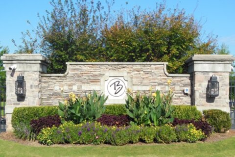 SouthernEEZ Landscaping, Homeowners Associations, Planting, Bedding, Maintenance